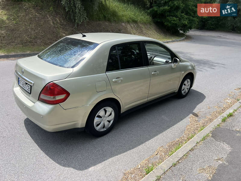 Nissan TIIDA 2008