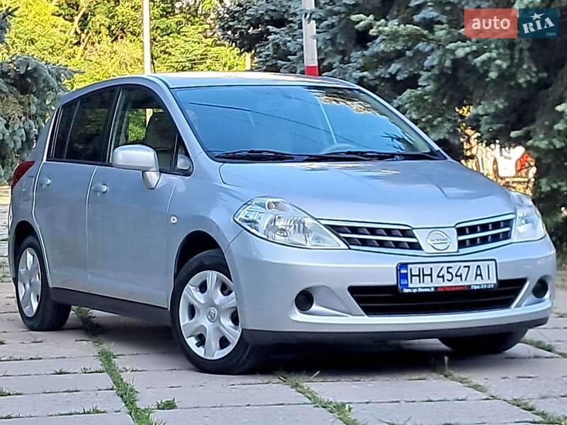 Nissan TIIDA 2010