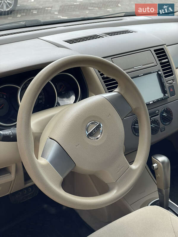 Хэтчбек Nissan TIIDA 2008 в Харькове