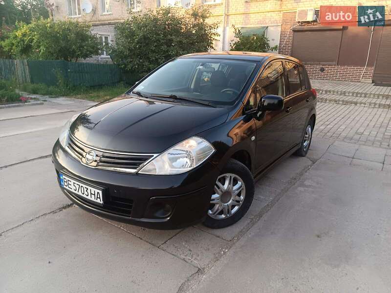 Седан Nissan TIIDA 2010 в Новом Буге