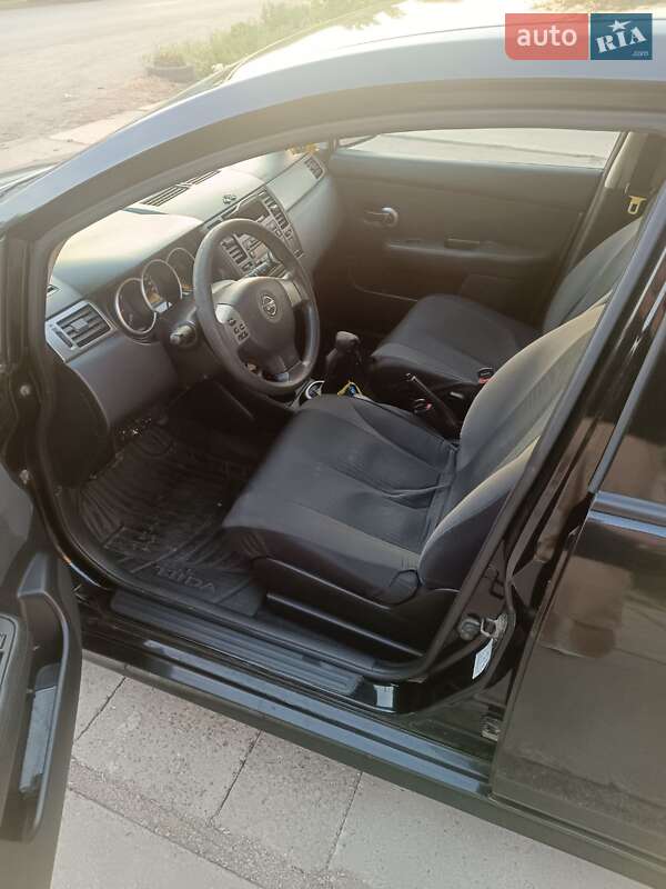 Седан Nissan TIIDA 2010 в Новом Буге