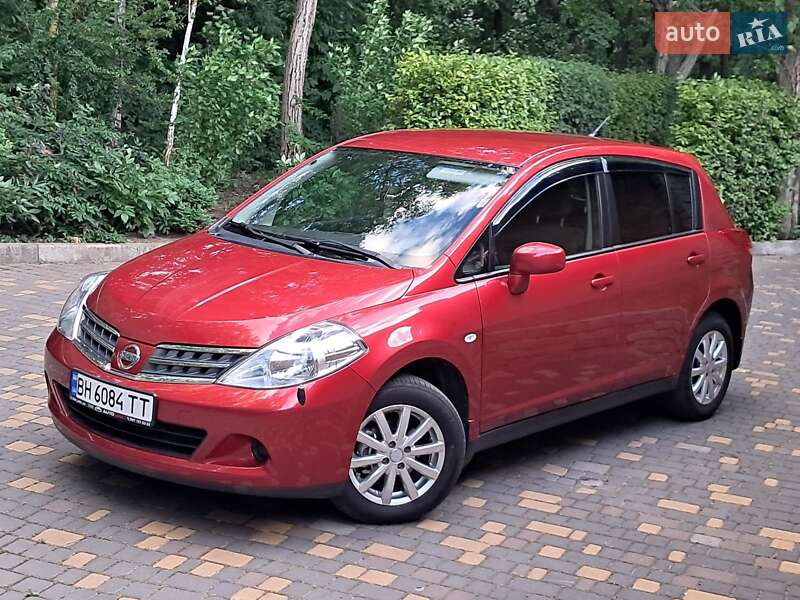 Nissan TIIDA 2012