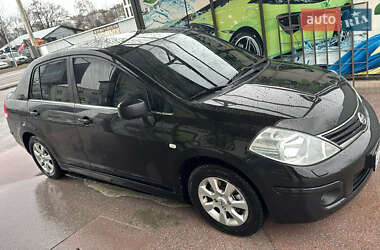 Седан Nissan TIIDA 2011 в Ивано-Франковске