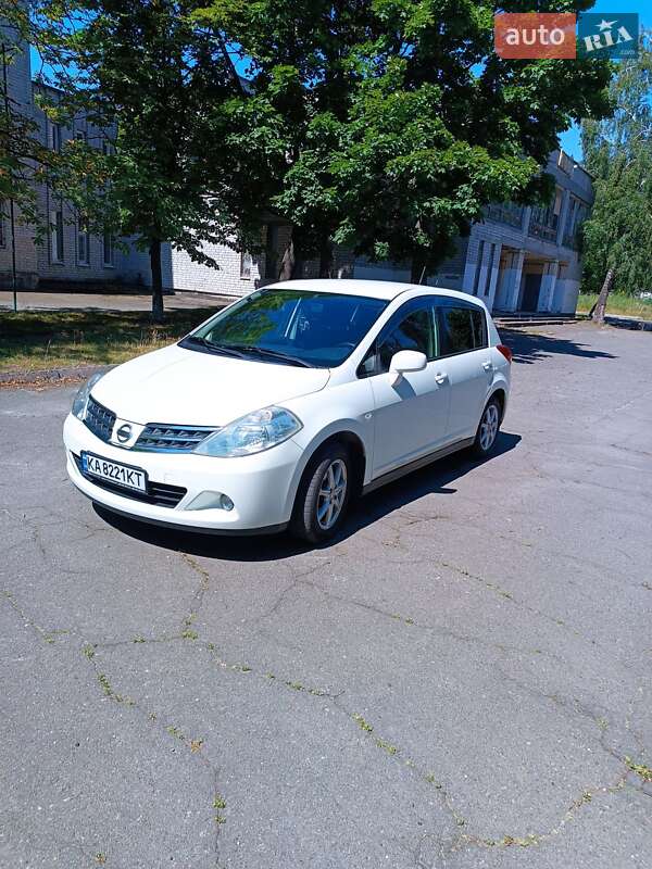 Хетчбек Nissan TIIDA 2010 в Києві