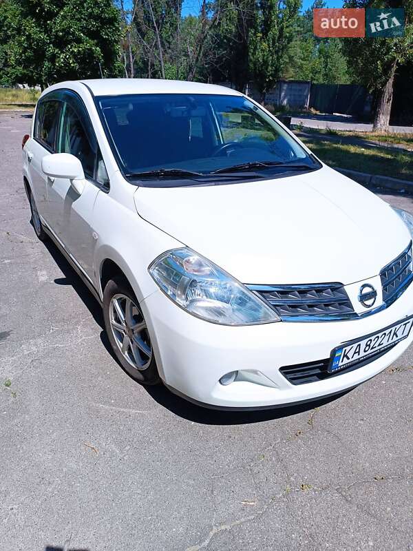 Хетчбек Nissan TIIDA 2010 в Києві