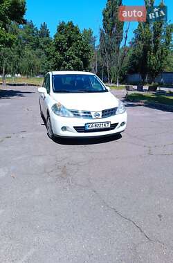Хэтчбек Nissan TIIDA 2010 в Киеве