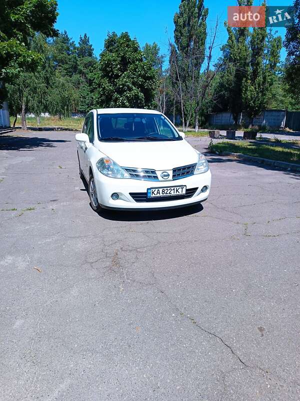 Nissan TIIDA 2010