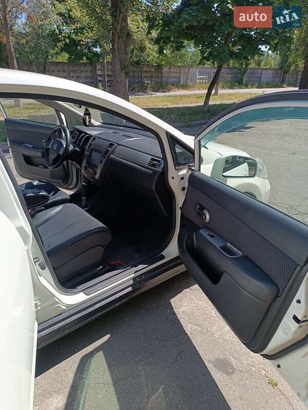 Хетчбек Nissan TIIDA 2010 в Києві