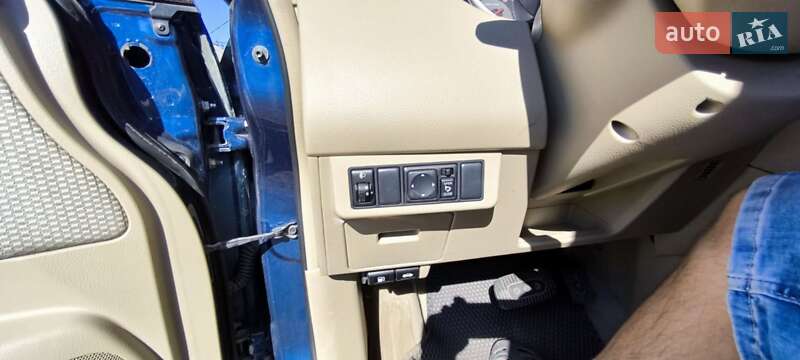 Хэтчбек Nissan TIIDA 2008 в Днепре