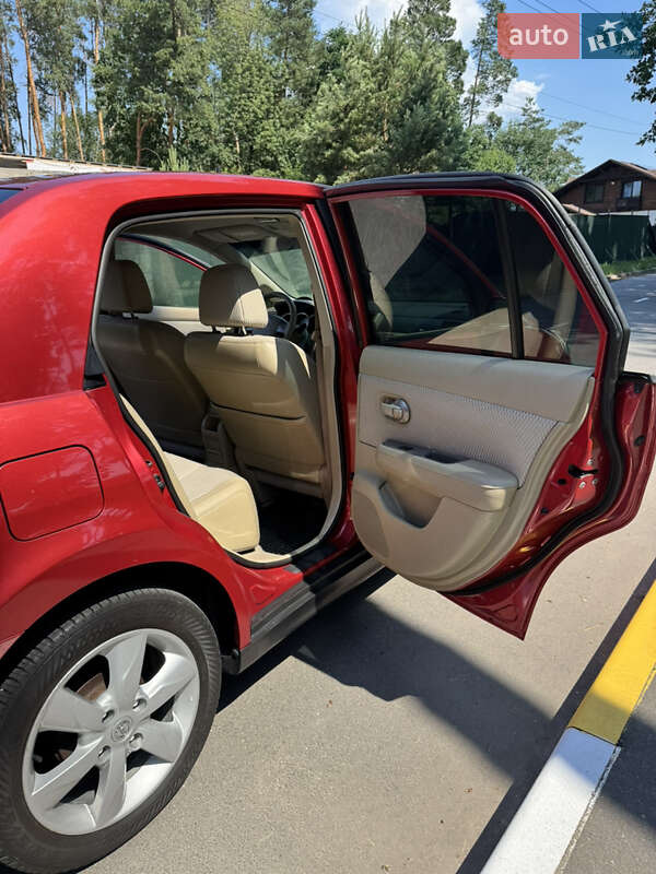 Седан Nissan TIIDA 2008 в Києві
