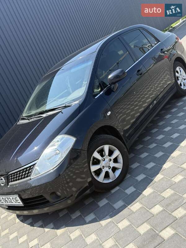 Nissan TIIDA 2008