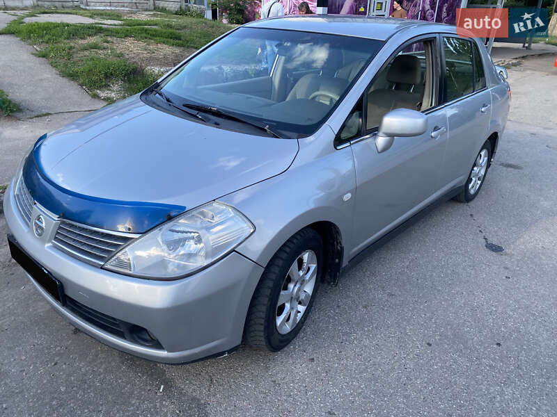 Nissan TIIDA 2007