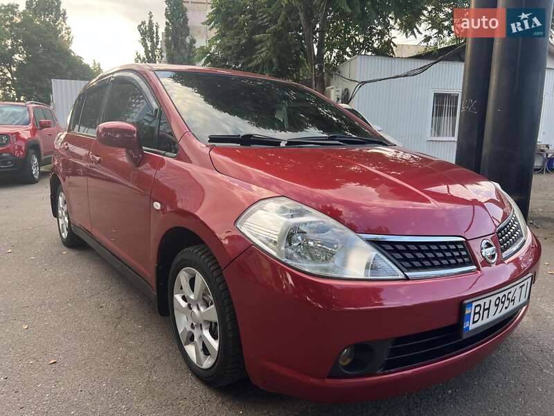 Nissan TIIDA 2008