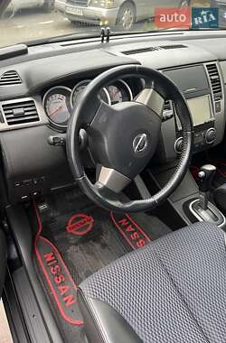 Хэтчбек Nissan TIIDA 2010 в 