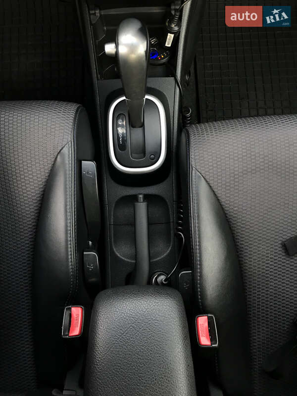 Хэтчбек Nissan TIIDA 2008 в Киеве
