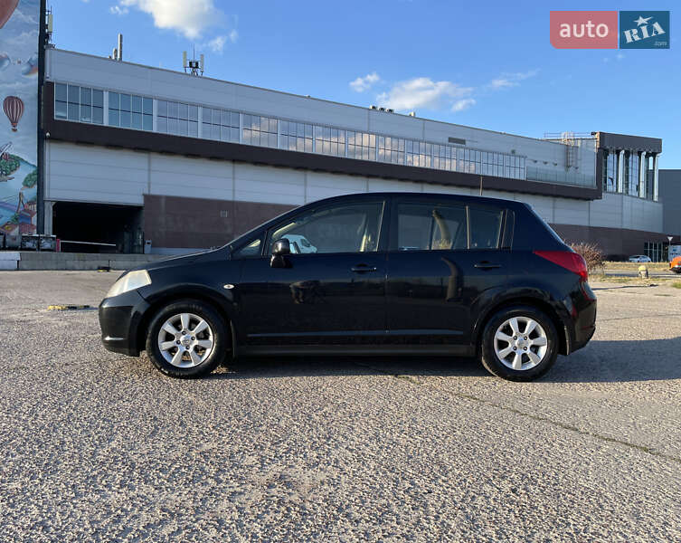 Хэтчбек Nissan TIIDA 2008 в Киеве
