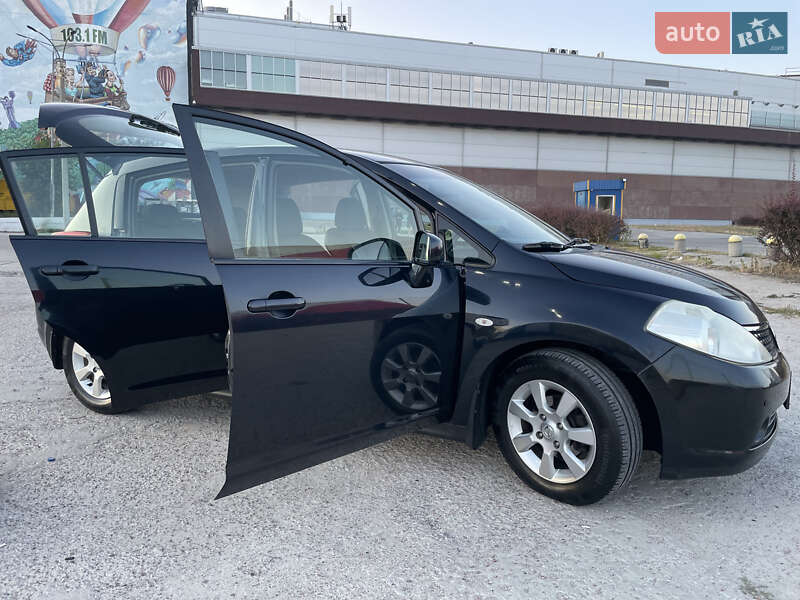 Хэтчбек Nissan TIIDA 2008 в Киеве