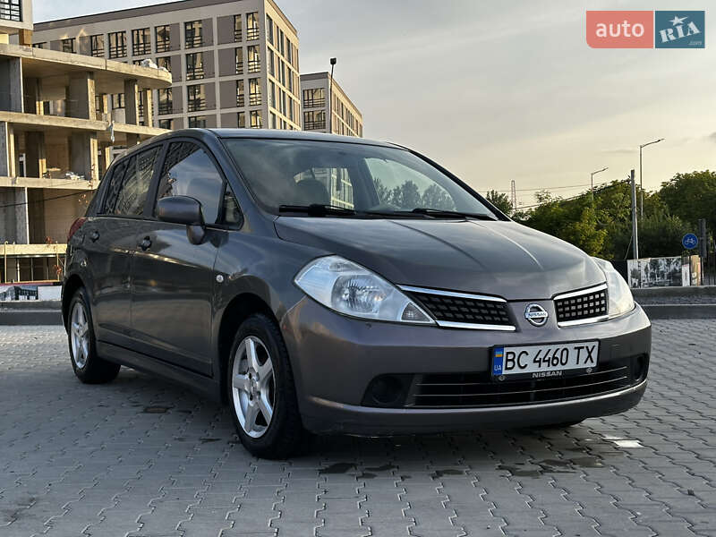 Nissan TIIDA 2008