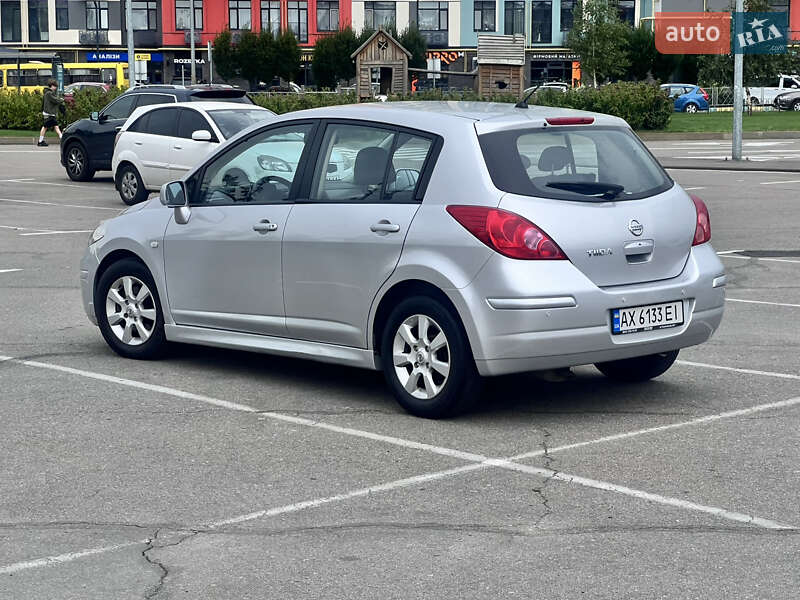Хэтчбек Nissan TIIDA 2011 в Киеве