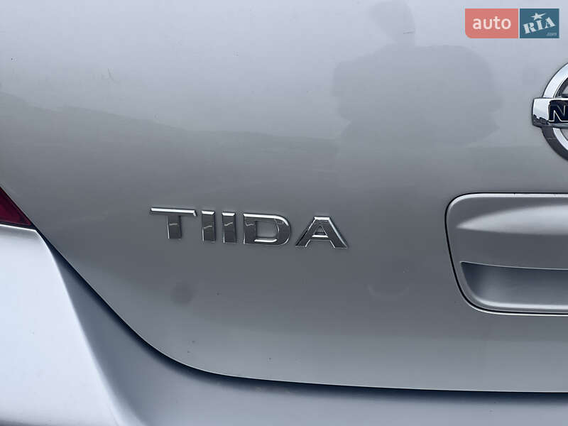 Хэтчбек Nissan TIIDA 2011 в Киеве