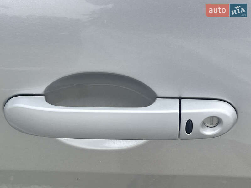 Хэтчбек Nissan TIIDA 2011 в Киеве