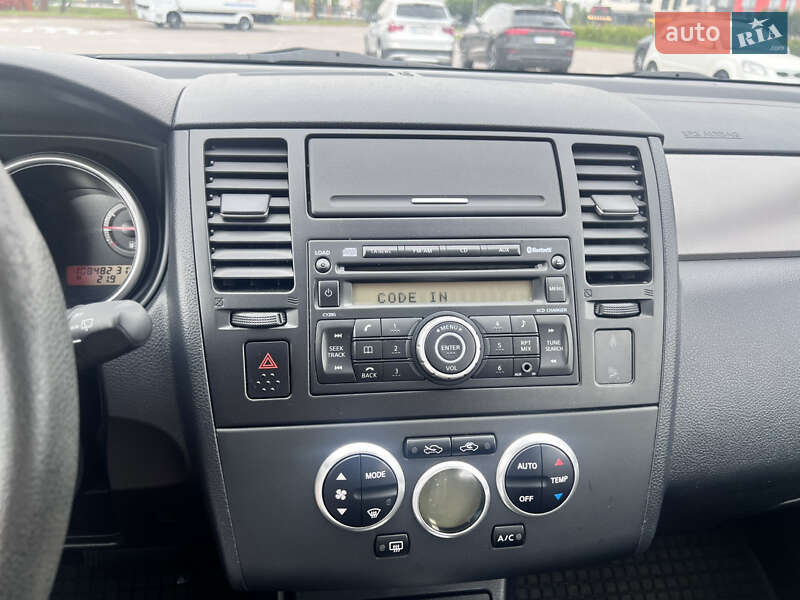 Хэтчбек Nissan TIIDA 2011 в Киеве