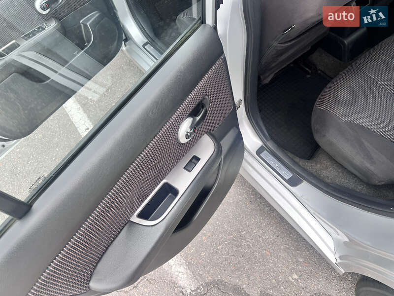 Хэтчбек Nissan TIIDA 2011 в Киеве