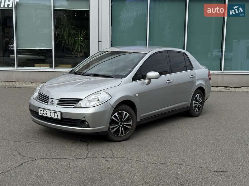 Седан Nissan TIIDA 2007 в Киеве