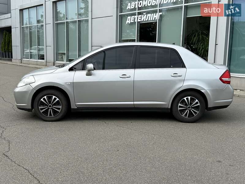 Седан Nissan TIIDA 2007 в Киеве