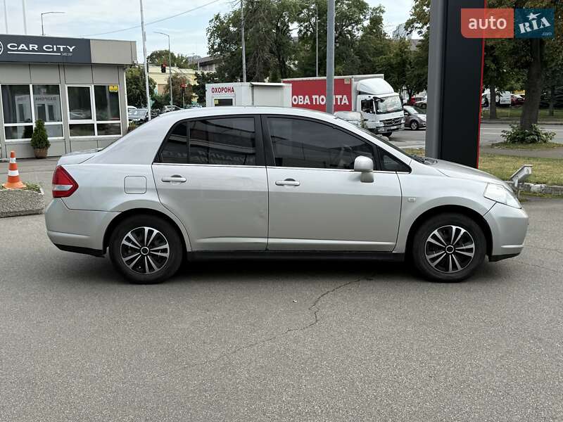 Седан Nissan TIIDA 2007 в Киеве