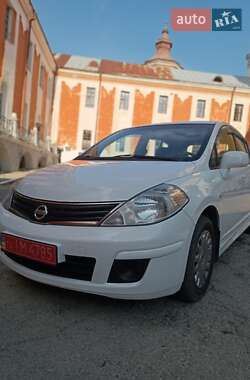 Хэтчбек Nissan TIIDA 2011 в Кременце