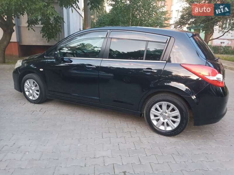 Nissan TIIDA 2010