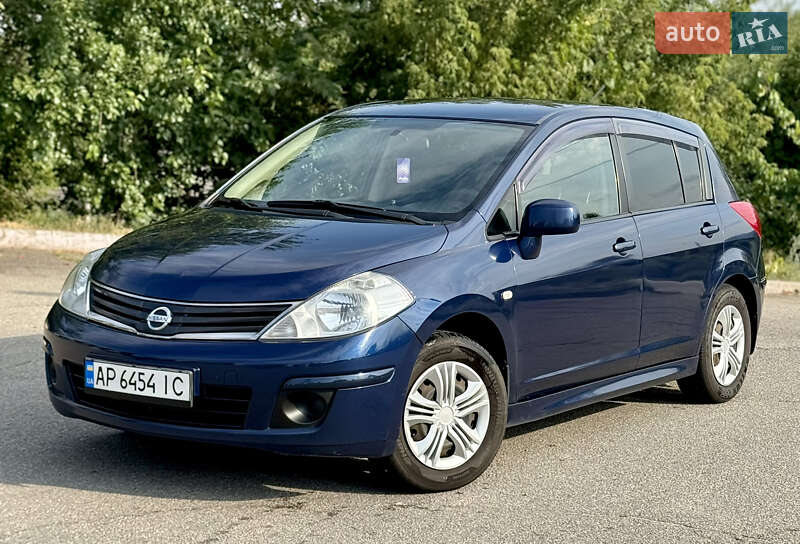 Nissan TIIDA 2011
