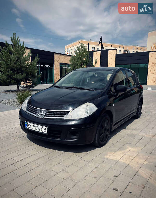 Хетчбек Nissan TIIDA 2011 в Хмельницькому