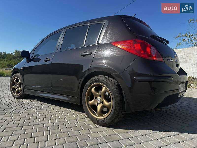 Хетчбек Nissan TIIDA 2010 в Дніпрі