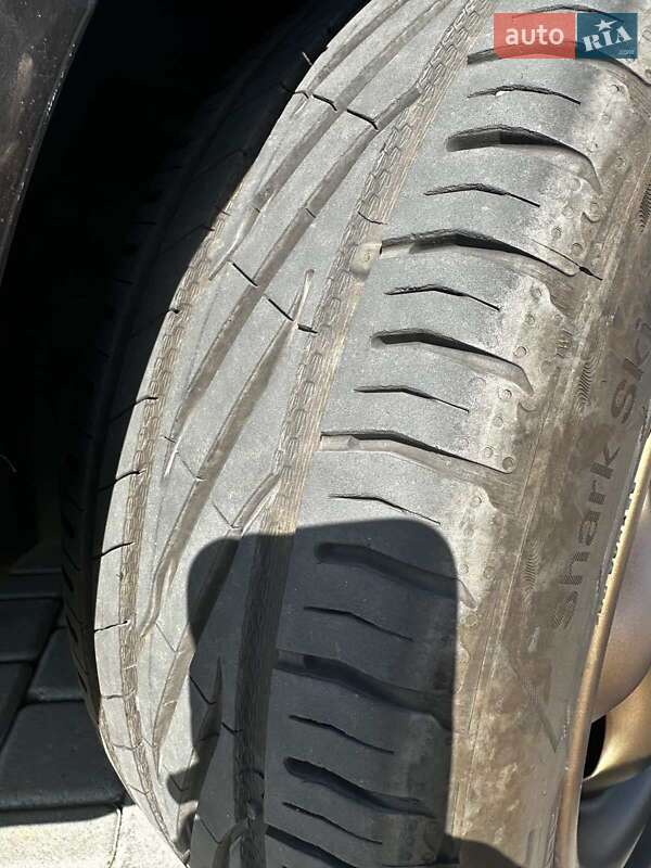 Хетчбек Nissan TIIDA 2010 в Дніпрі