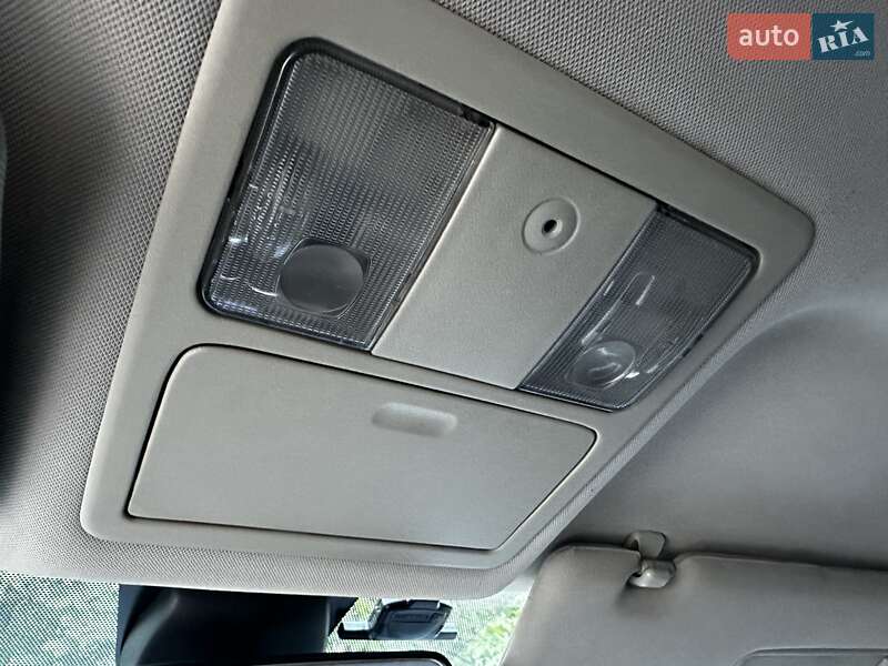 Хетчбек Nissan TIIDA 2010 в Дніпрі