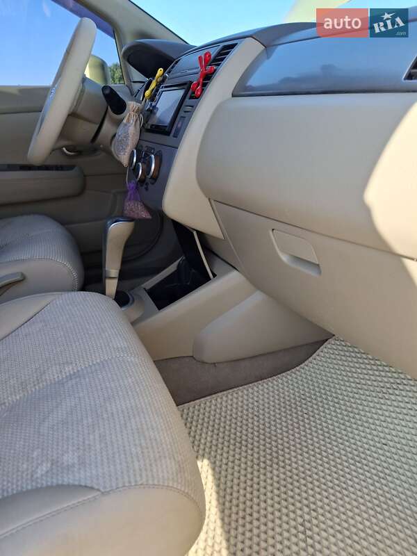 Хэтчбек Nissan TIIDA 2007 в Львове