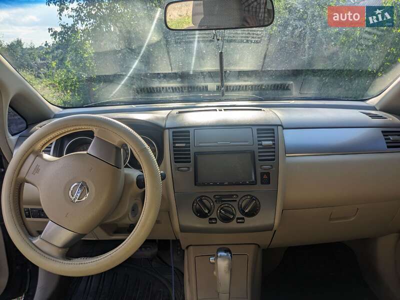 Хэтчбек Nissan TIIDA 2007 в Тальном фото 5 Хэтчбек Nissan TIIDA 2007 в Тальном