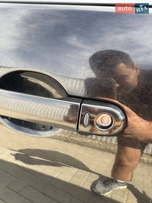 Седан Nissan TIIDA 2011 в Ивано-Франковске