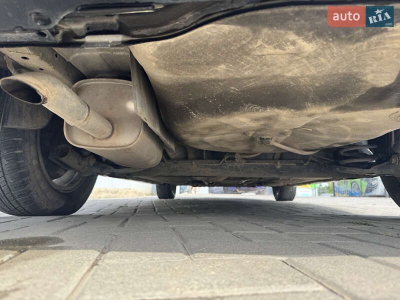 Седан Nissan TIIDA 2011 в Ивано-Франковске