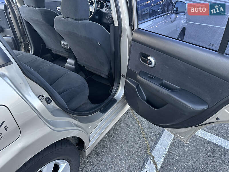 Хэтчбек Nissan TIIDA 2011 в Киеве