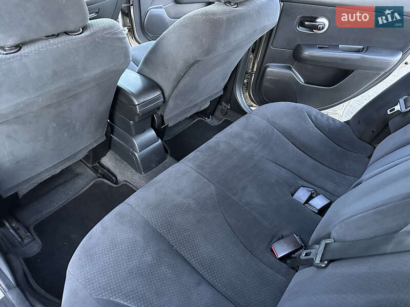 Хэтчбек Nissan TIIDA 2011 в Киеве