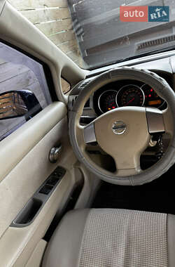 Хэтчбек Nissan TIIDA 2007 в 