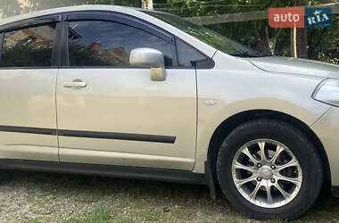 Хэтчбек Nissan TIIDA 2008 в 