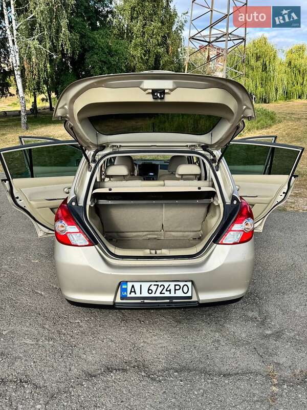 Хэтчбек Nissan TIIDA 2011 в Киеве