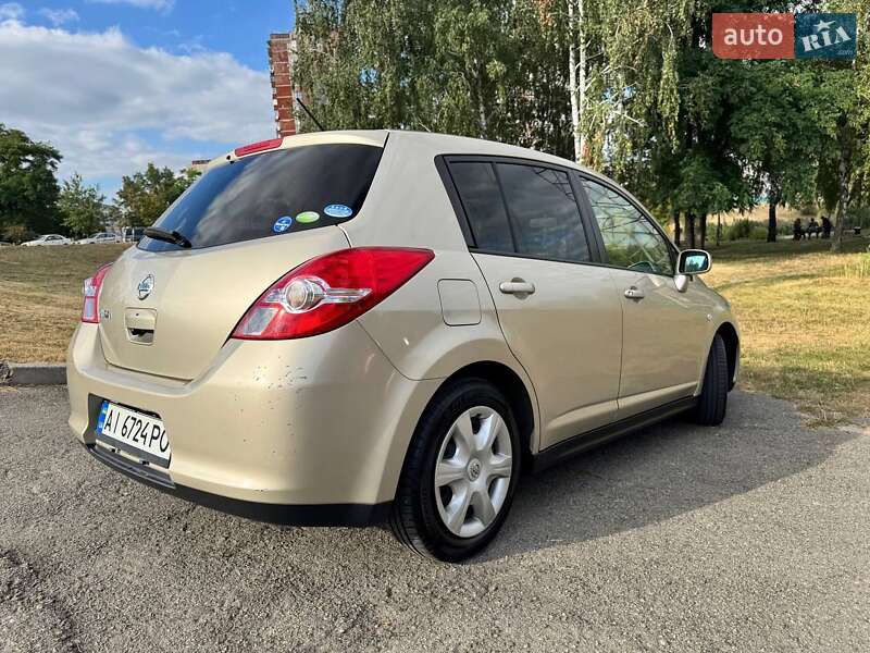 Хэтчбек Nissan TIIDA 2011 в Киеве