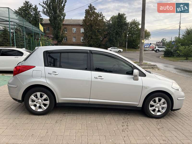 Хэтчбек Nissan TIIDA 2008 в Киеве