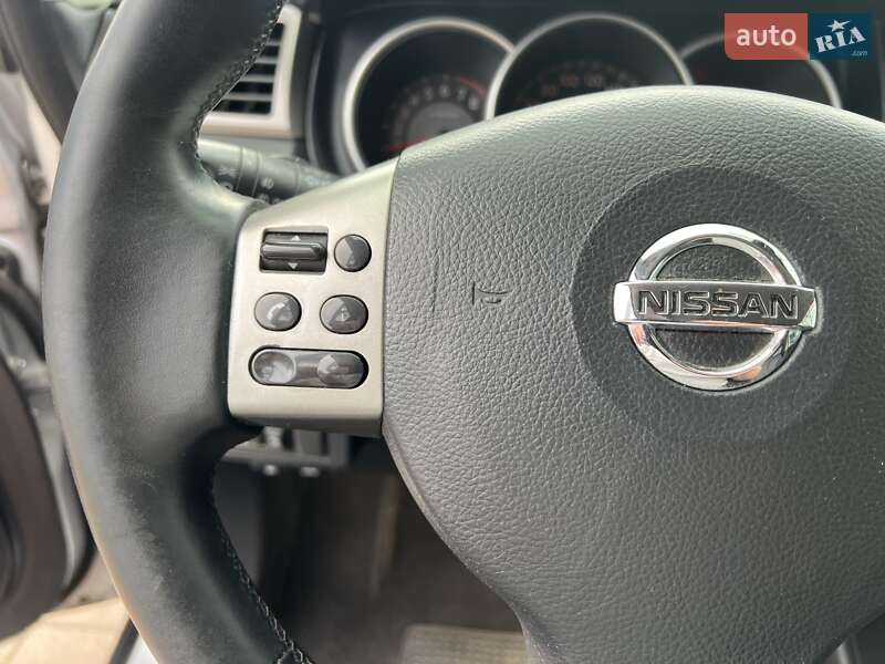 Хэтчбек Nissan TIIDA 2008 в Киеве