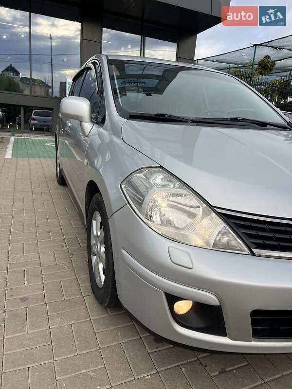 Хэтчбек Nissan TIIDA 2008 в Киеве